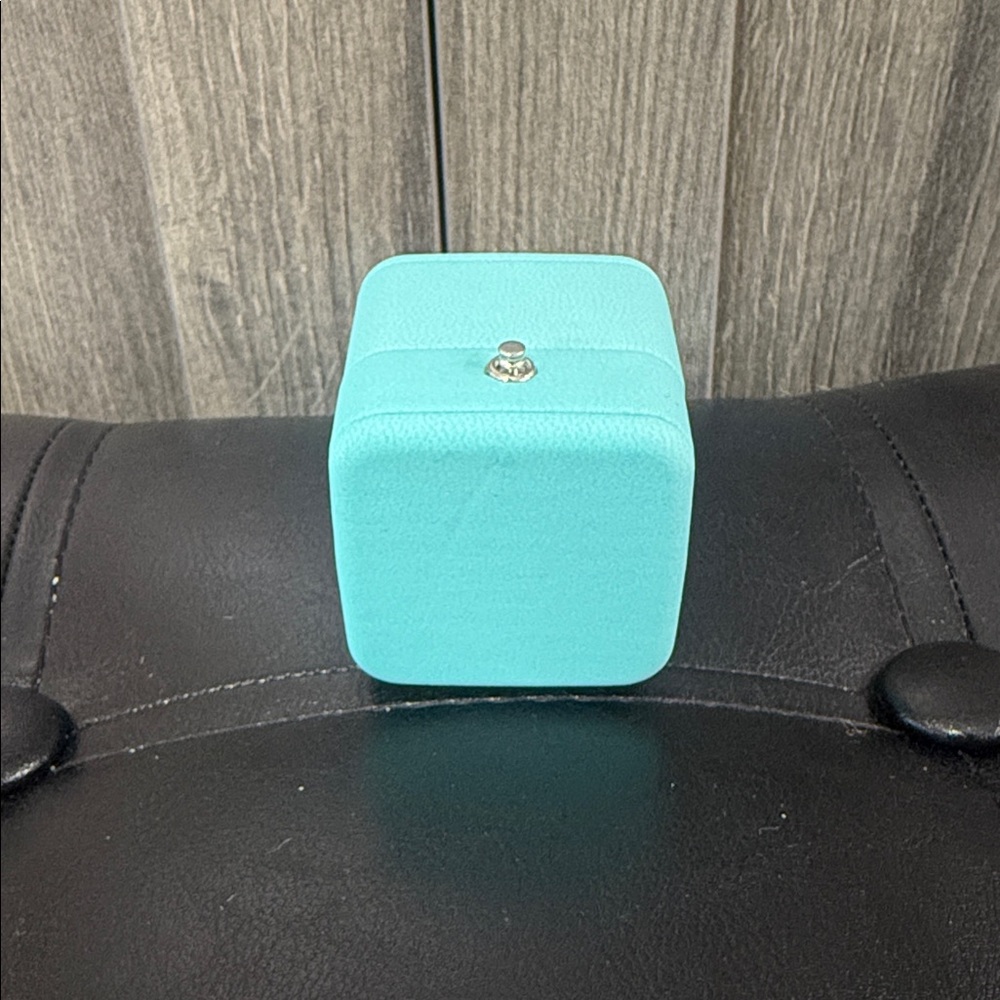 Genuine Tiffany & Co Blue Leather Ring Small Gift Presentation Box Clasp Closure - Picture 8 of 8
